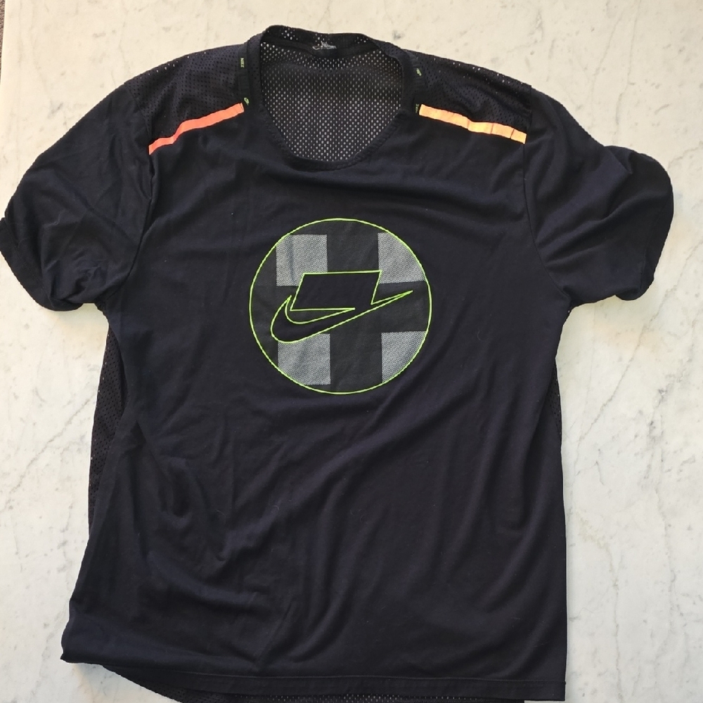Nike Black Short Sleeve Tee with Logo Design